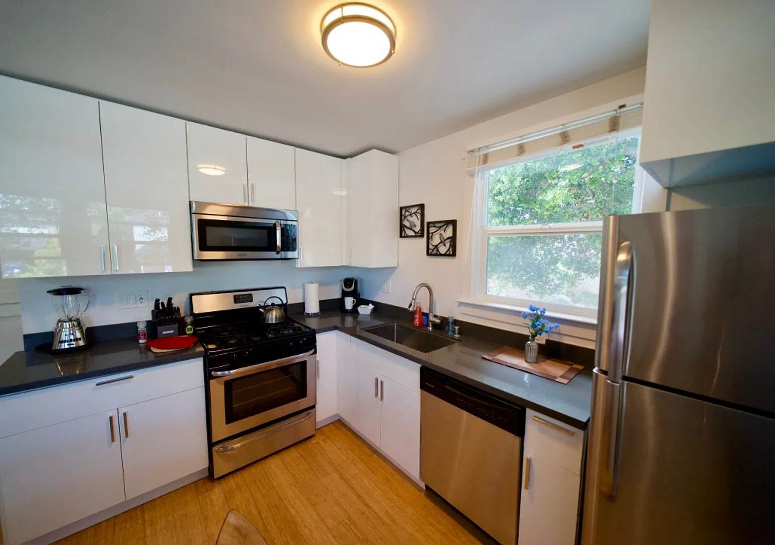 683 Live Oak Ave — Photo 2