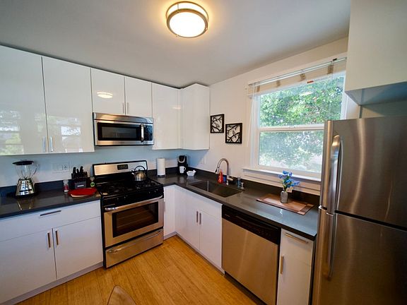 2nd image of 683 Live Oak Ave APT 3