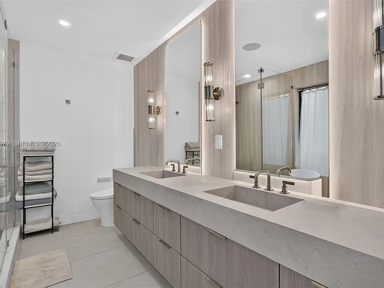 645 NE 53rd St — Photo 30