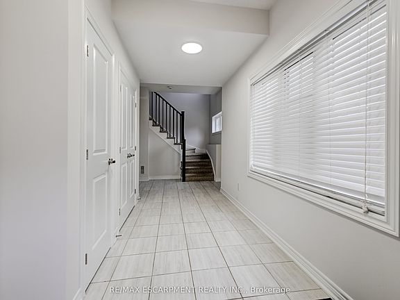 4th image of 23 Ridgeside Ln W