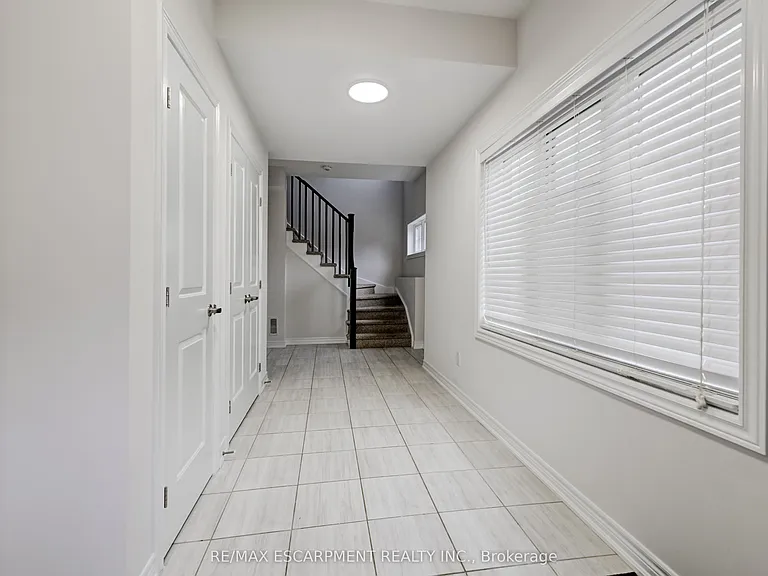 23 Ridgeside Ln — Photo 4