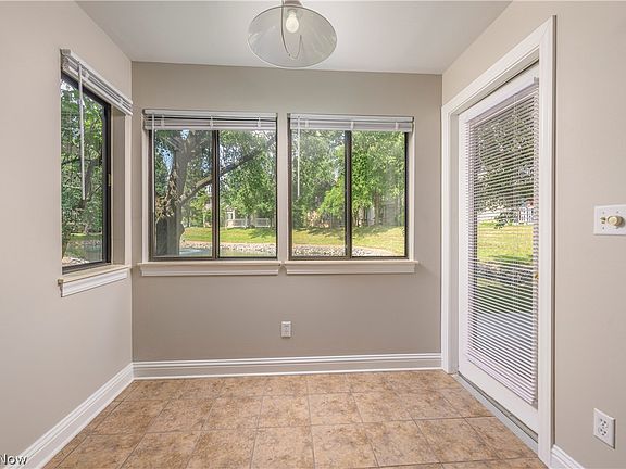 3rd image of 3800 Rosemont Blvd APT 109B
