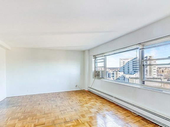 3rd image of 4 Fordham Hill Oval APT 16E