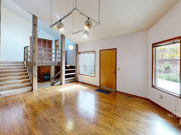 4th image of 338 W Shiloh Dr