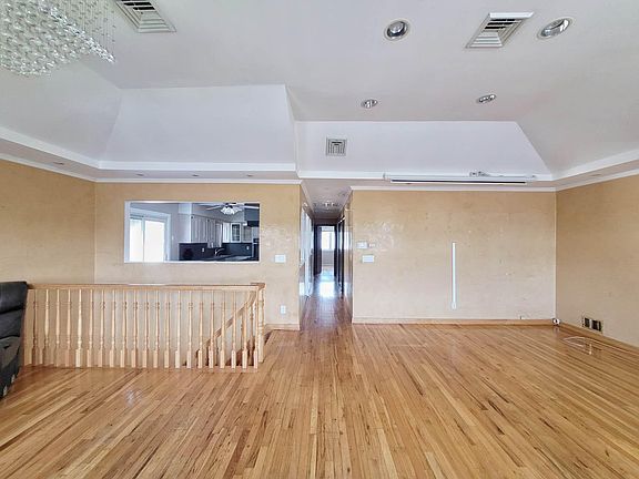 4th image of 46 Grayson St Floor 2