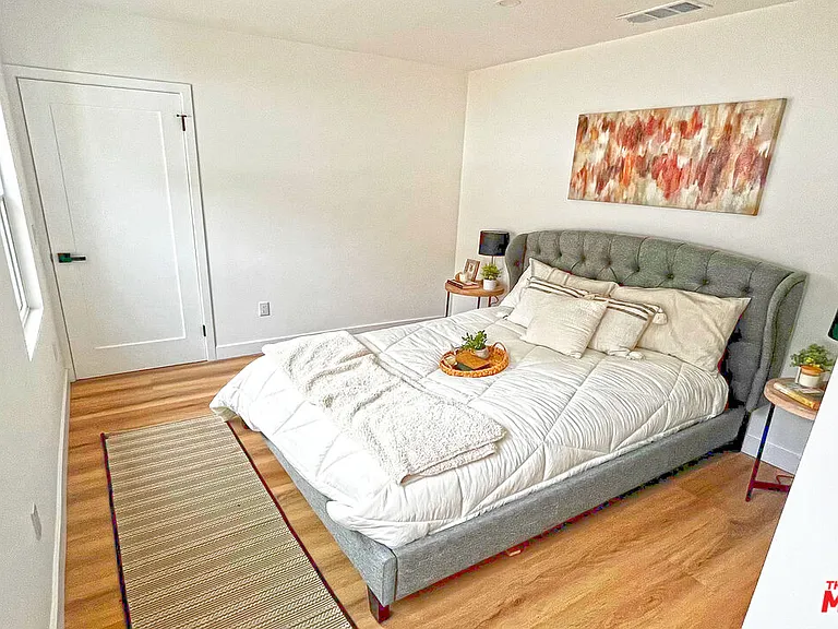 5928 S La Brea Ave — Photo 4