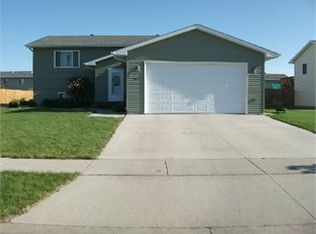 1013 Plum Ln, Aberdeen, SD 57401
