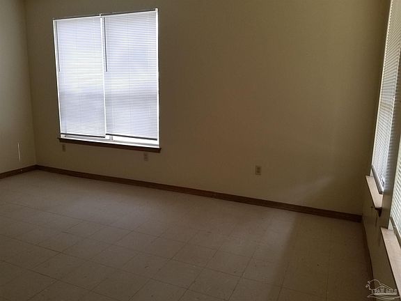 3rd image of 5016 Lillian Hwy #B