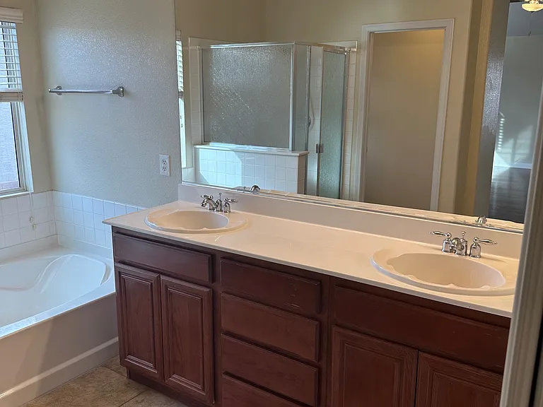 11453 Diveley Ave — Photo 21