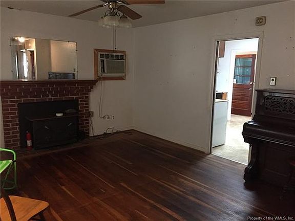 3rd image of 107 Palace Ln