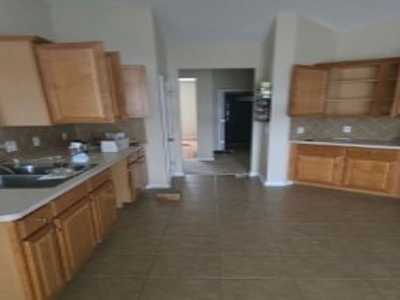 4th image of 111 Shady Bank Ln