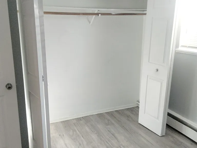 Laurel Manor — Photo 9