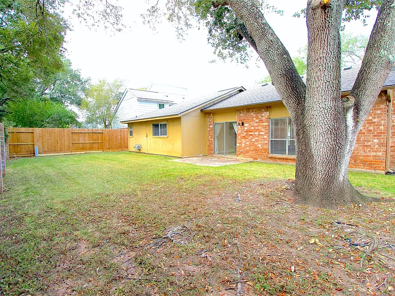 2731 Colony Dr — Photo 18