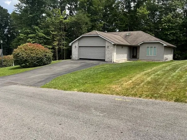 28 Chestnut Dr, Beckley, WV 25801