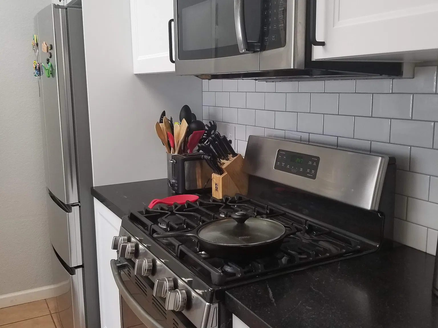 2 bed, 2.0 bath, 1274 sqft, $2,995 — Photo 2