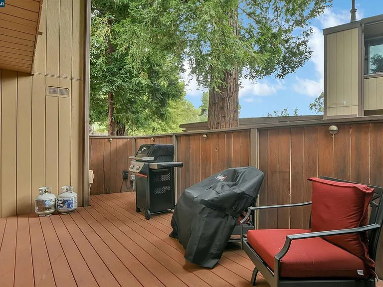 Spacious Rear Patio/Deck