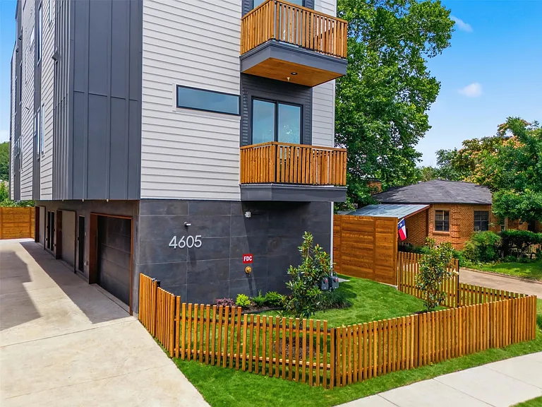 4605 Belmont Ave #2 — Photo 4