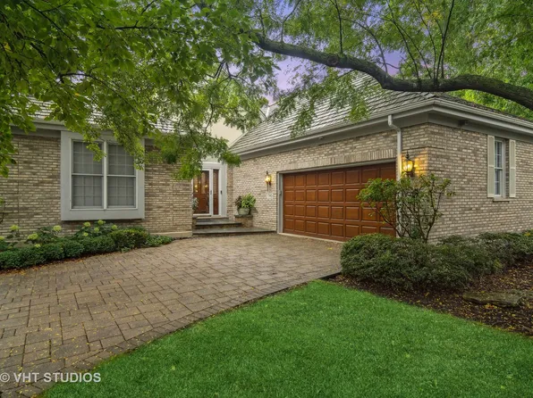 2 Dartmouth Ct, Lincolnshire, IL 60069