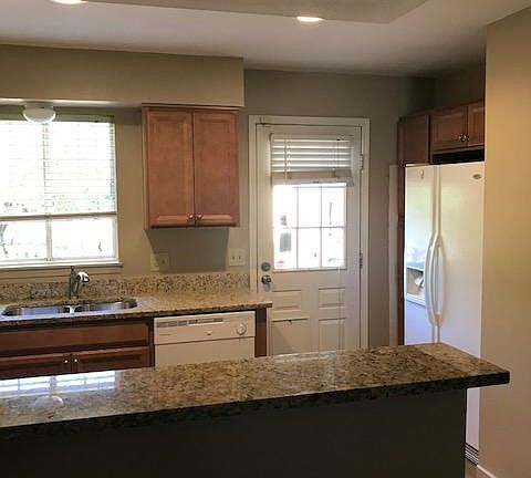 kitchen and breakfast bar