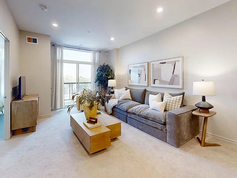475 King St E — Photo 36