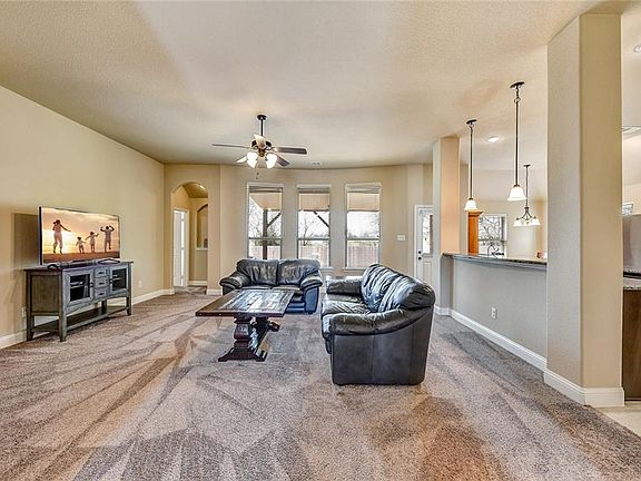 5th image of 143 Fieldview Dr