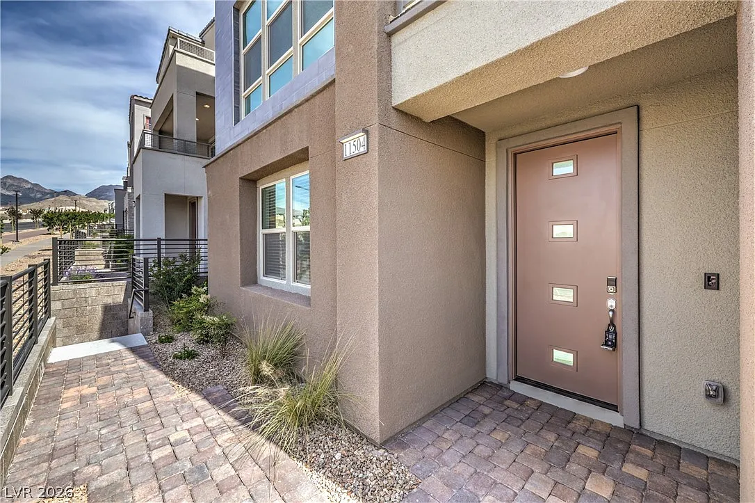 3 bed, 3.5 bath, 1992 sqft, $2,950 — Photo 3