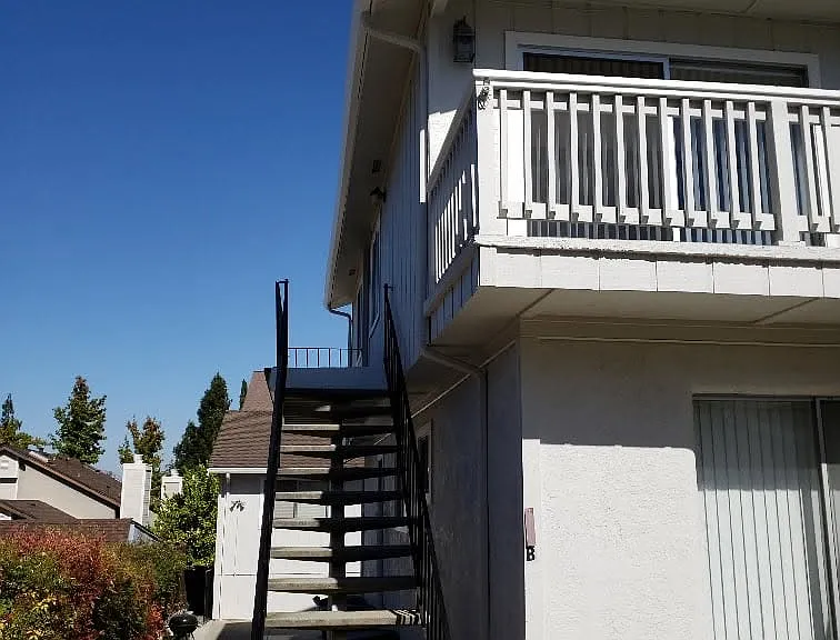 3851 Vineyard Ave #B — Photo 1