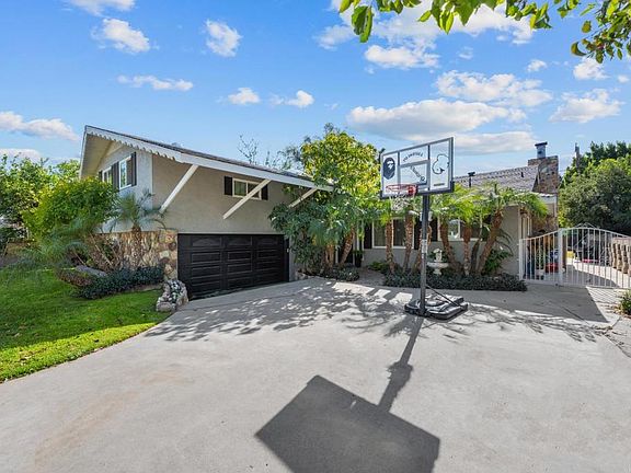 2nd image of 4064 Acacia St