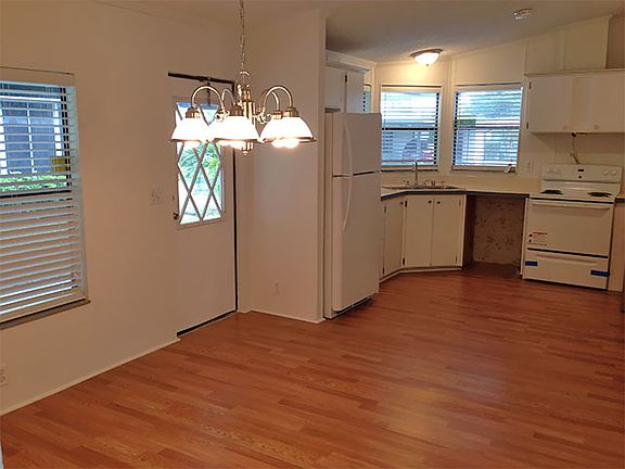 2nd image of 922 Sun Acres Ln