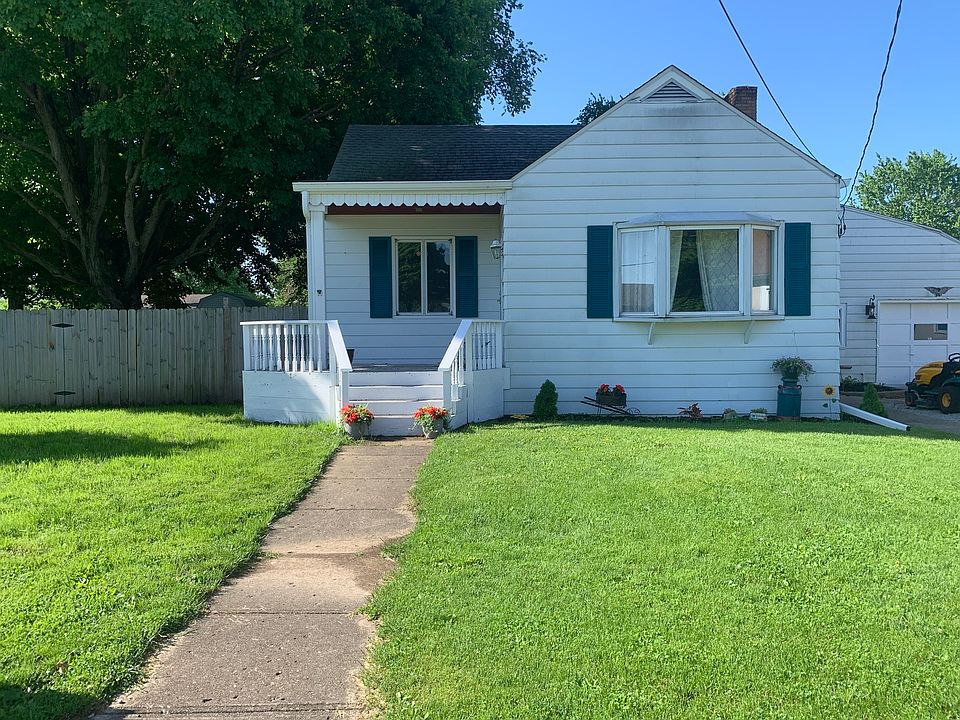 1st image of 223 Richards St