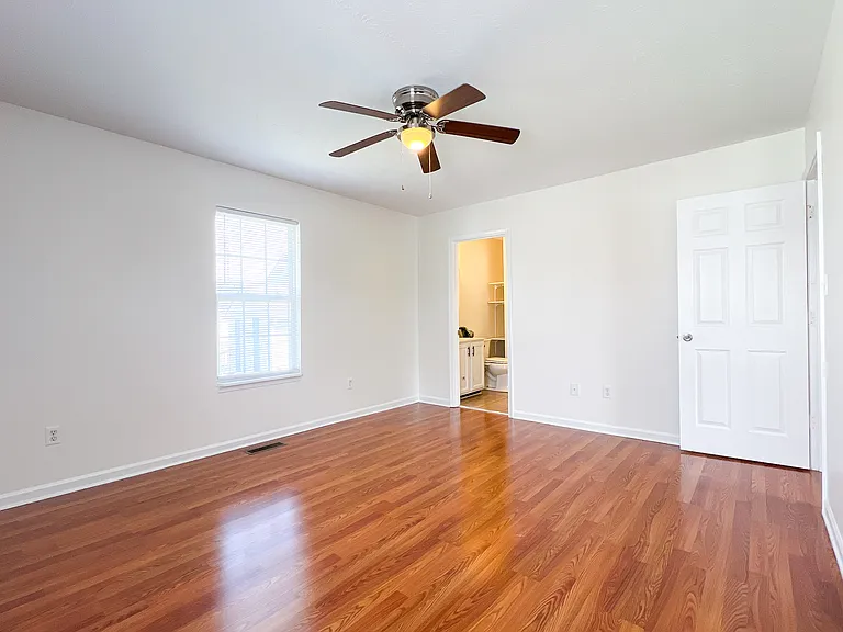 1451 N Delphine Ave — Photo 15