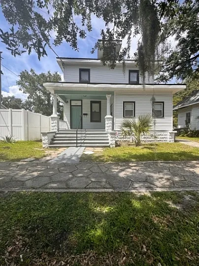 135 E 17th St #7