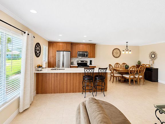 5th image of 512 High Point Dr