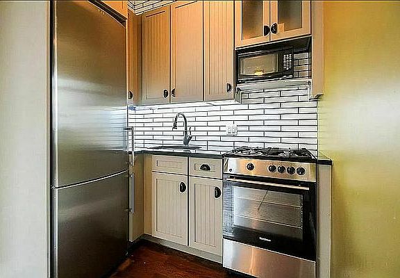 4th image of 236 Meserole St APT 4F