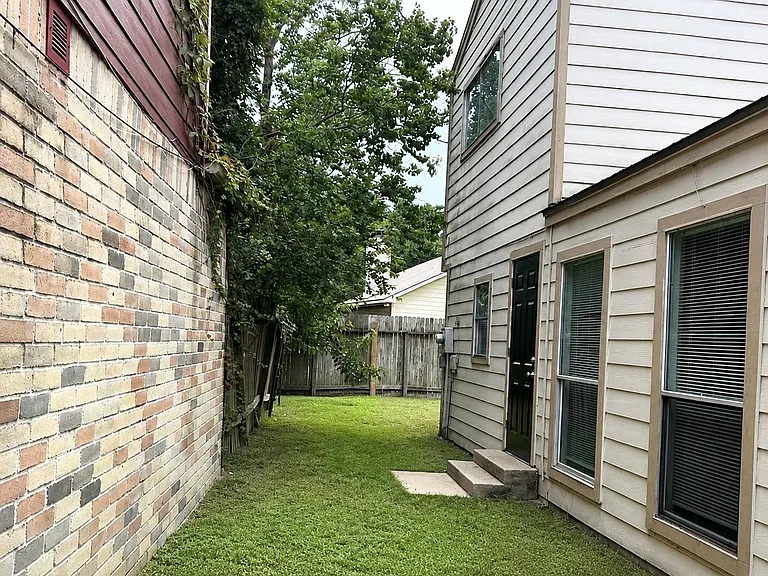 11923 Lakewood West Dr — Photo 9
