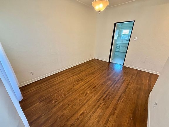 5th image of 700-702 S Catalina Ave