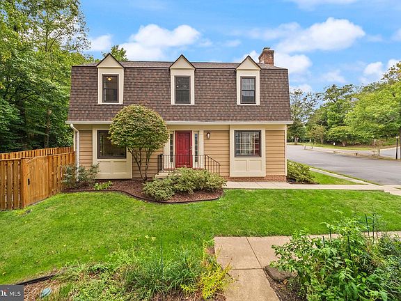 3rd image of 8627 Pin Oak Dr