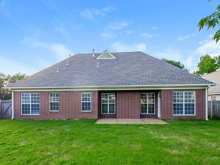 5820 Lillian Bend Dr — Photo 17