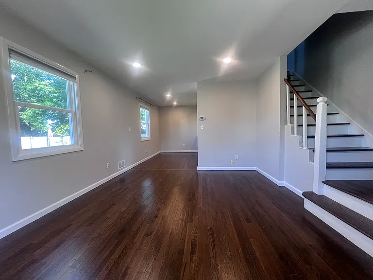 228 Windsor Ave — Photo 7