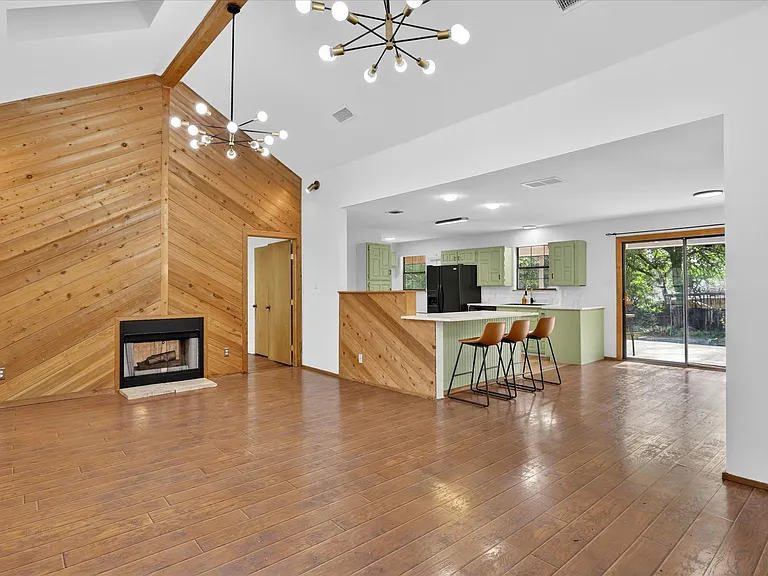 9400 Live Oak Ln — Photo 3