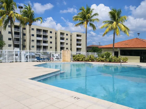 8075 NW 7th St APT 402, Miami, FL 33126