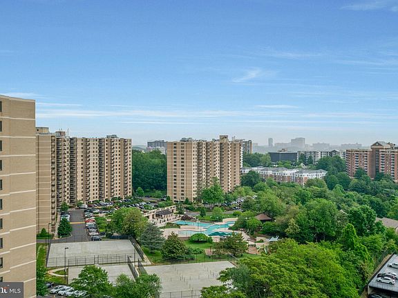 2nd image of 309 Yoakum Pkwy APT 1706