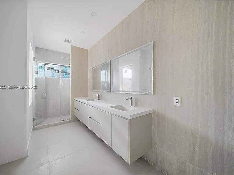 17 SE 12th Ave — Photo 12