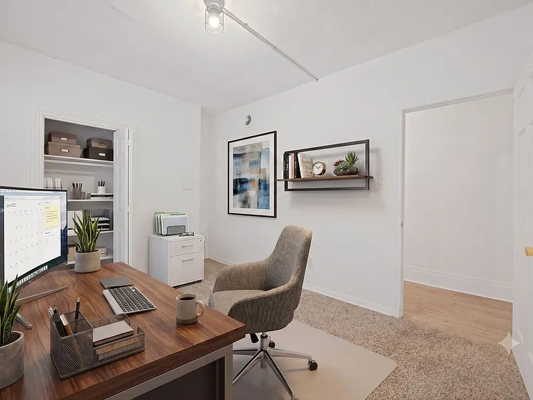 2204 E Carson St — Photo 3