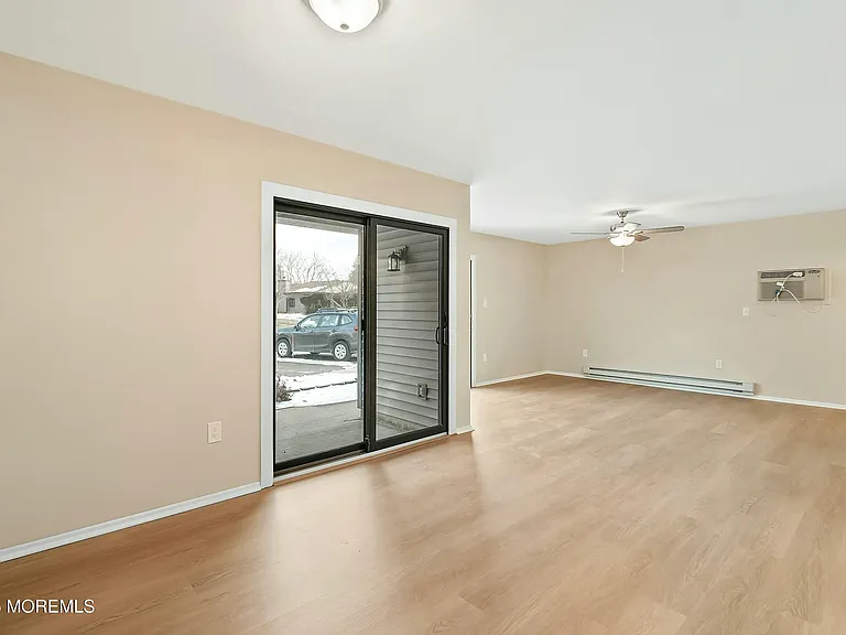 43 Eastport Ct — Photo 7