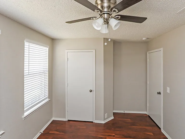 230 Westminster Dr — Photo 8