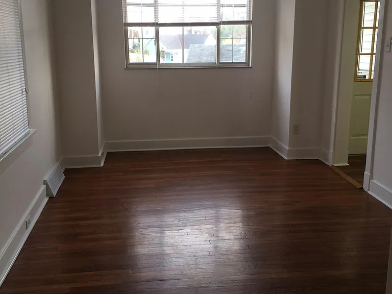 2110 Arlington Ave — Photo 3