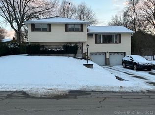 421 Highland Dr, Waterbury, CT 06708