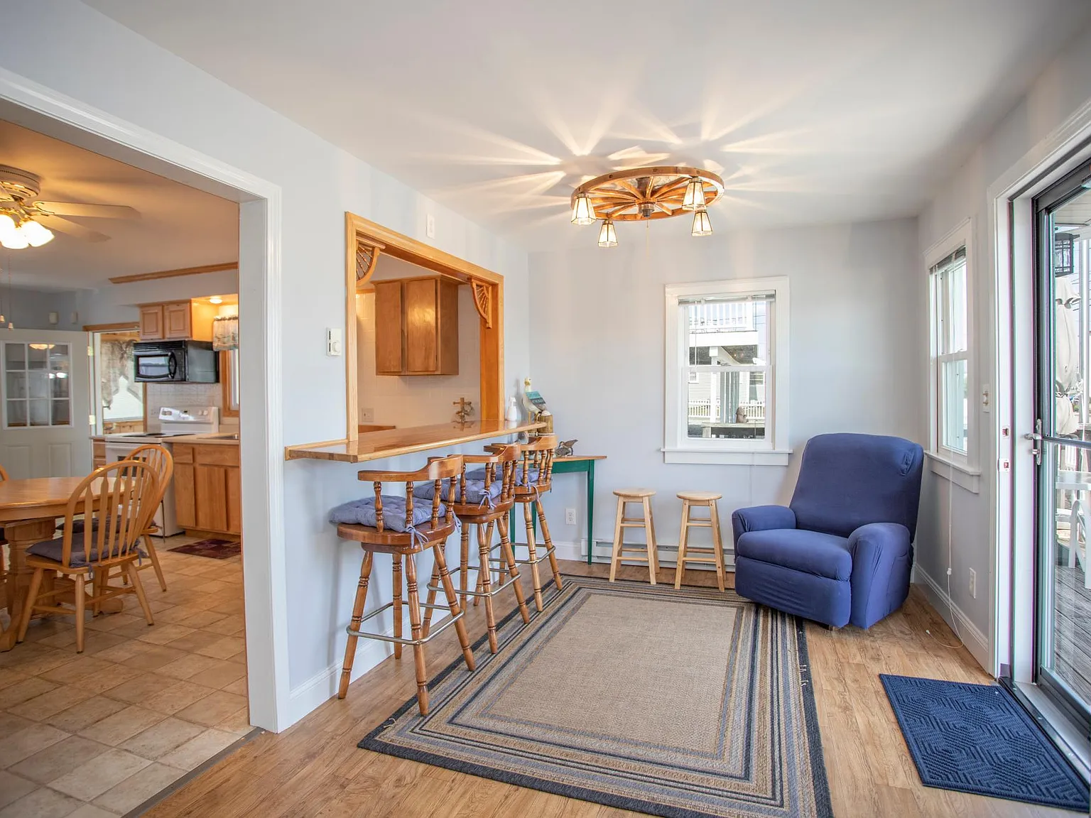 2 bed, 1080 sqft, $1,900 — Photo 2