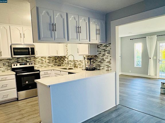 3rd image of 419 Pomona Ave